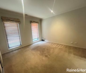 3 Bedroom Plus Study close to Town Centre - Photo 3