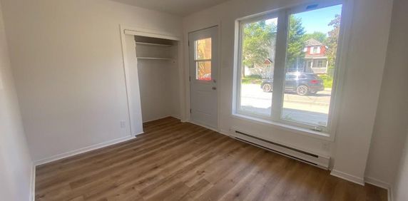 3 1/2 à lourer au rez-de-chaussée rénové - Photo 2