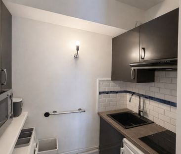 Location Appartement 1 pièce 28m² COURBEVOIE 92400 - Photo 3