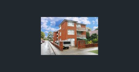 Spacious Apartment In Prime Location - Photo 5