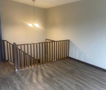 In Suite Laundry! 2 Bedroom 6-Plex in Highland Green!! - Photo 1