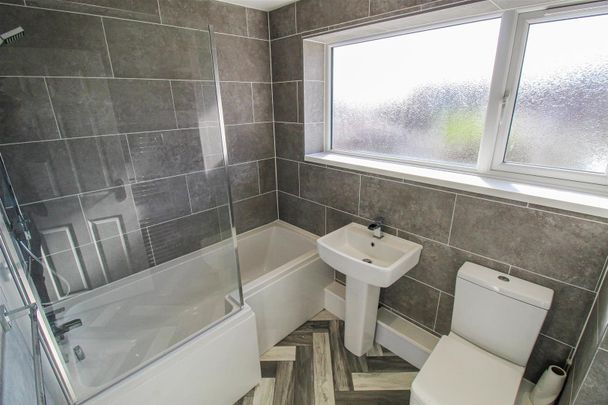Painthorpe Lane, Crigglestone, Wakefield - Photo 1