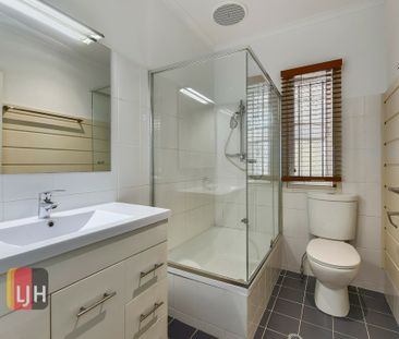 BEAUTIFULLY REFRESHED 3 BEDROOM HOME - MOVE IN AND ENJOY - Photo 4