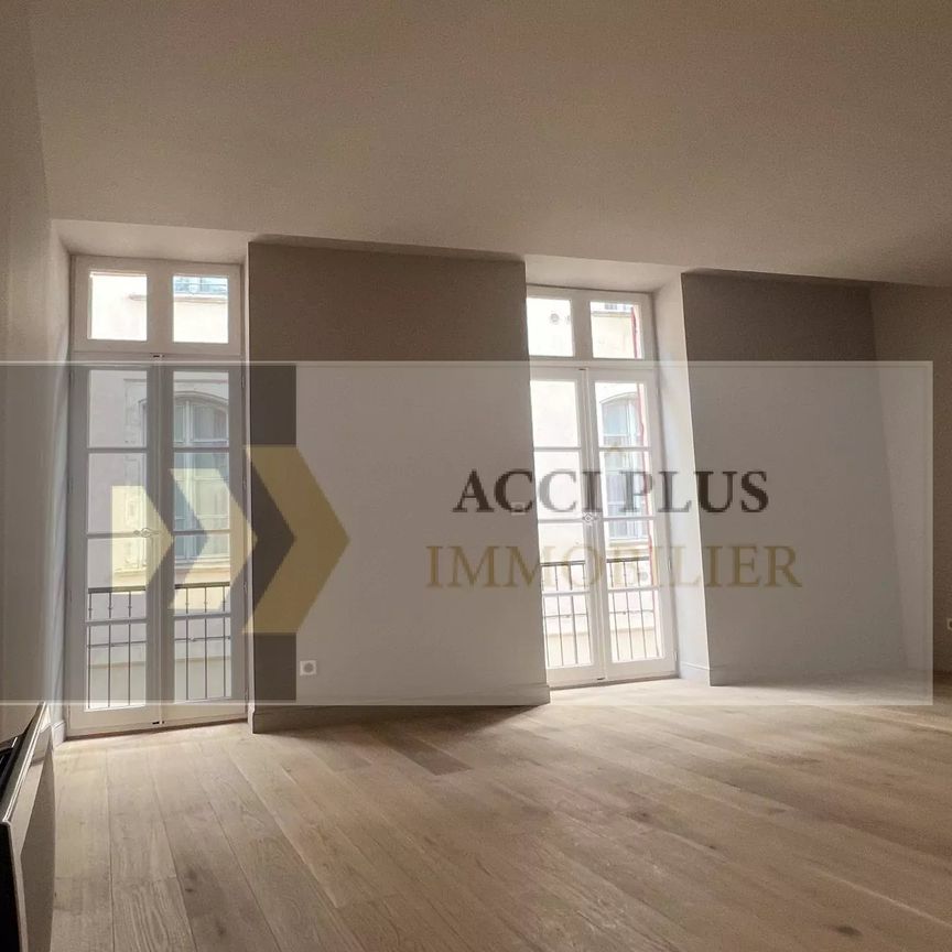 Location Appartement 1 pièce 32m² NIMES 30000 - Photo 2