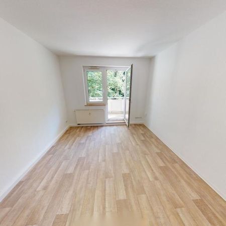 Mit Blick ins Grüne gelegene 2-Raum-Wohnung mit Balkon - Foto 3