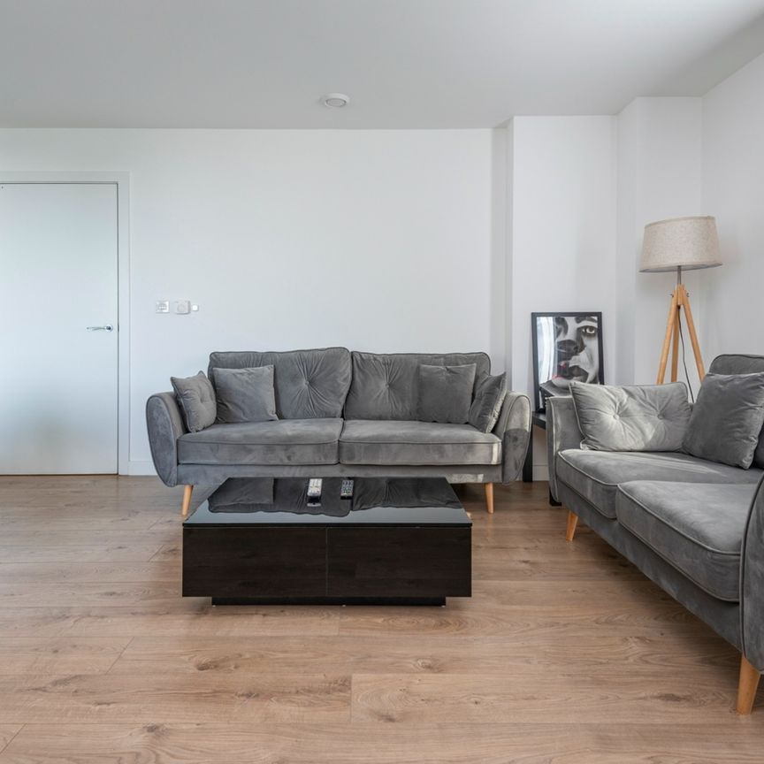 2 Bed Flat, Chancellor House, SE16 - Photo 1