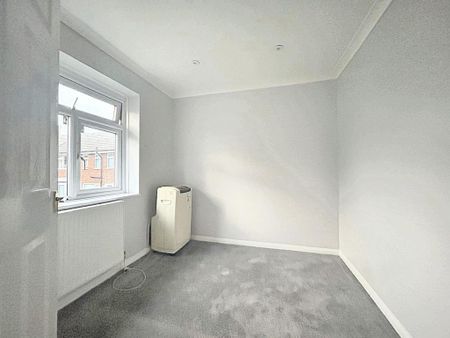 4 bedroom terraced house to rent - Photo 4
