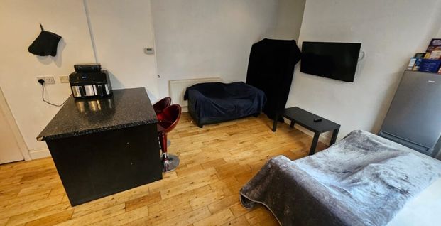 Harold View, Hyde Park, Leeds, LS6 1PP - Photo 1