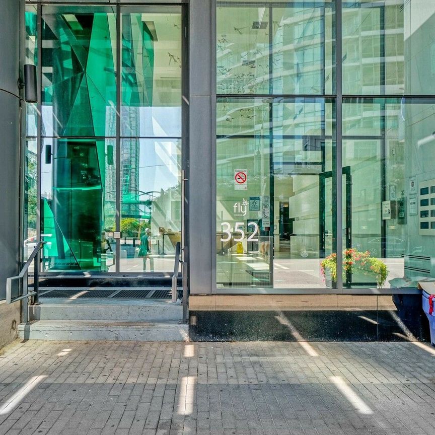 For Lease - 352 Front Street Unit# 2012, Toronto, Ontario - Photo 1