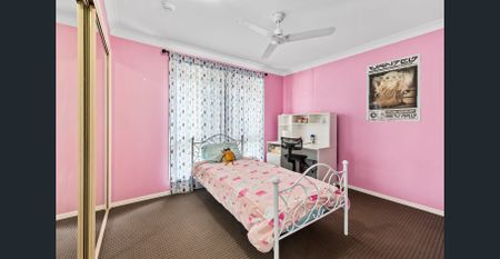 Spacious 4-Bedroom Home with Shed Room & Garage - Photo 3