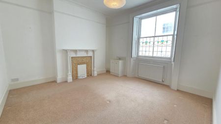3 bedroom flat to rent - Photo 3