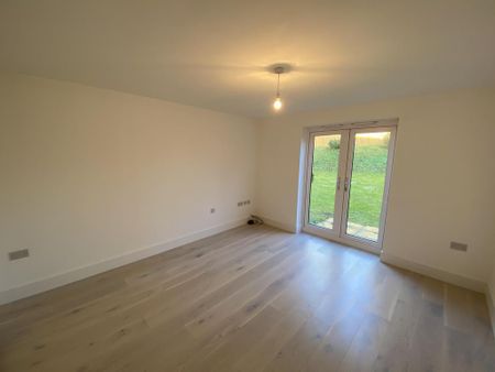 3 bedroom detached house to rent - Photo 4