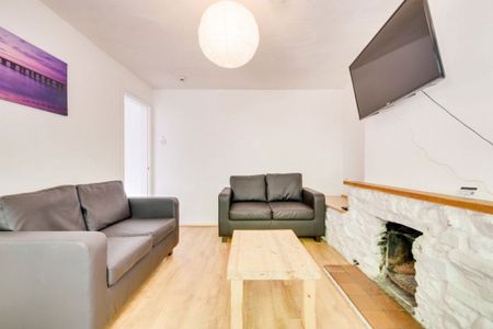 £755 p/w (£3,272 pcm) - Photo 5