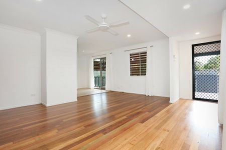 DUAL LIVING PLUS WORK FROM HOME OR EXTRA SPACE FOR FAMILY ACTIVITIES! GRANNY FLAT/TEENAGER RETREAT - Photo 2