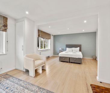 Oak Park Gardens, SW19, London - Photo 1