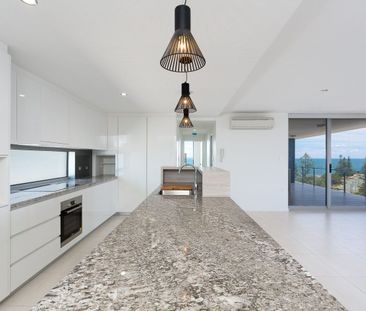 Convenient & Spacious Water View Apartment - Photo 6