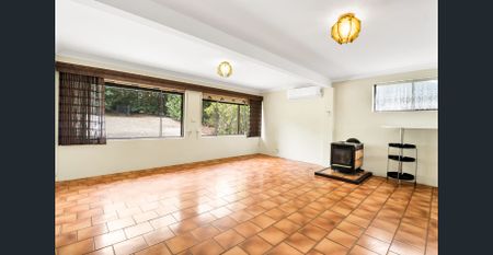 Prime opportunity for in-laws/shared family arrangements. Spacious 5 bathrooms house with leafy outlooks. - Photo 4