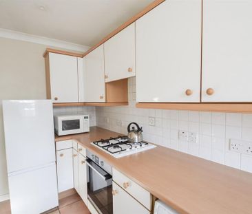 2 bedroom terraced house to rent - Photo 4