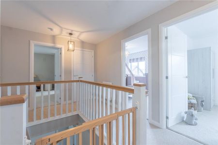 5 bedroom detached house to rent - Photo 2