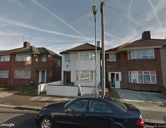 3 Bed Detached House, Forterie Gardens, IG3 - Photo 1