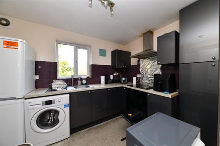 Prestatyn Close, Stevenage, SG1 - Photo 2