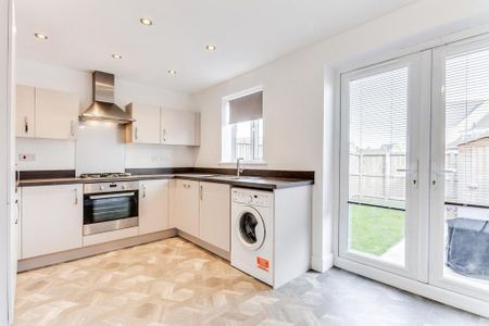 2 bedroom semi-detached house to rent - Photo 2
