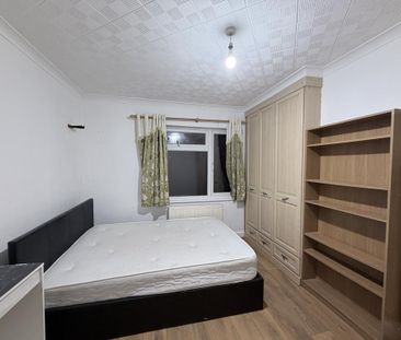 4 bedroom terraced house to rent - Photo 2