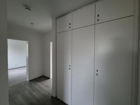Helle Wohnung mit Balkon und modernem Badezimmer! - Foto 3