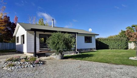 Stunning Refurbished Home in Tranquil Cul-de-Sac - Photo 4