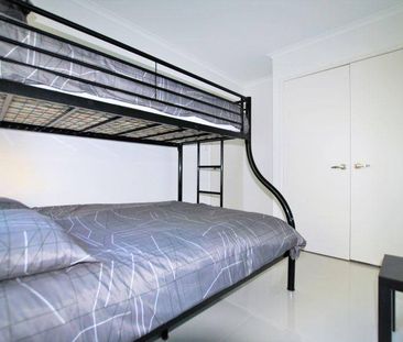 PRICE REDUCED - Stylish Unit Fully Furnished - Photo 3