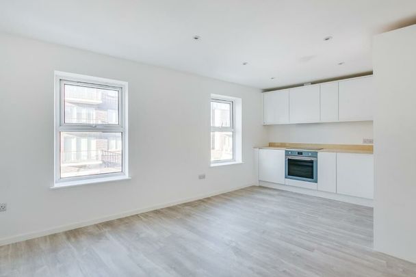 1 Bedroom Flat To Let - Photo 1