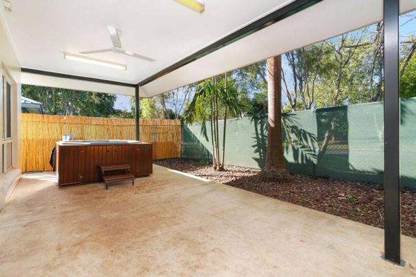 DO YOU WANT AWESOME RELAXATION IN A LARGE HOUSE WITH HYDRO SPA? - Photo 1