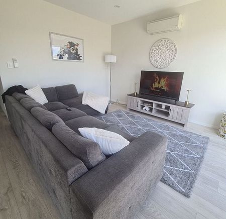 Chic 4BR New Build in Westgate - Photo 4