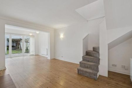 4 bedroom detached house to rent - Photo 2