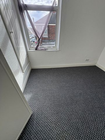 2 bed Terraced - To Let - Photo 2