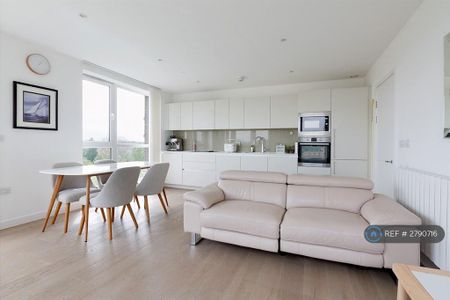 3 bedroom flat to rent - Photo 3