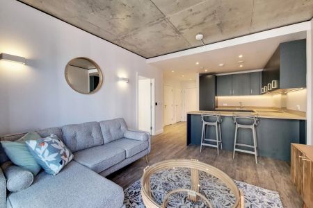 1 Bedroom Apartment - Photo 2