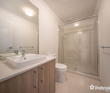 18 Dawson St, Thornhill Park VIC 3335 - Photo 3