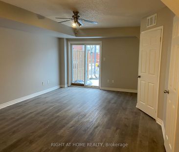 Condo Townhouse For Lease | S8125846 - Photo 1