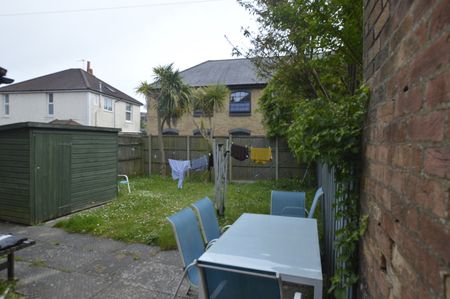 Ashley Road, Poole, Dorset, BH14 - Photo 3