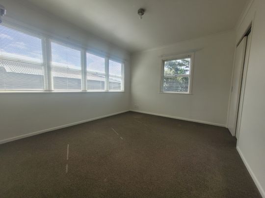 Large spacious 5 Bedroom home - Photo 1