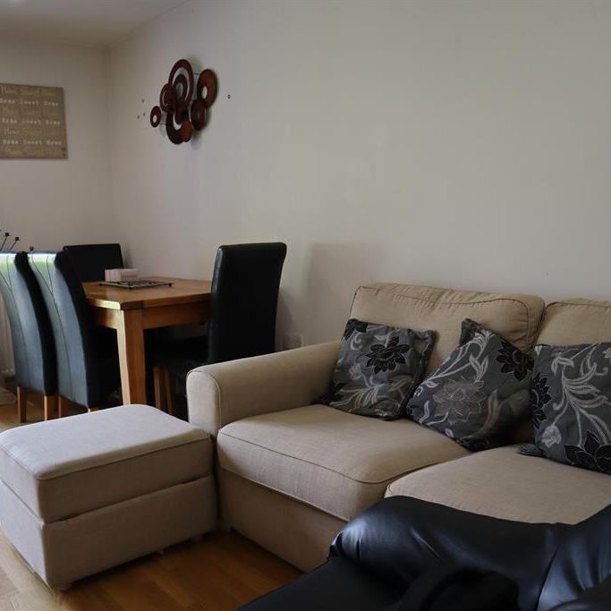 4 bedroom end of terrace house to rent - Photo 1
