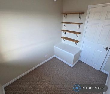 3 bedroom semi-detached house to rent - Photo 5