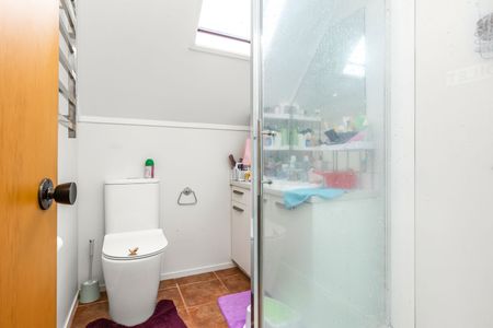 Situated in one of the most sought after areas here in Hamilton sits this immaculately presented three bedroom Lockwood home. - Photo 3