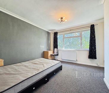 3 bedroom flat to rent - Photo 2