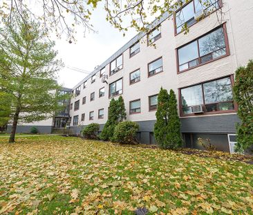 Crown Hill Place Apartments - Photo 2