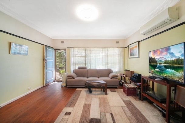 Simplicity and Convenience 3 Bedroom House in Merrylands - Photo 1