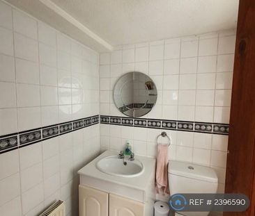 3 bedroom end of terrace house to rent - Photo 4