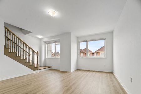 For Lease - 70 Huguenot Road, Oakville, Ontario - Photo 2