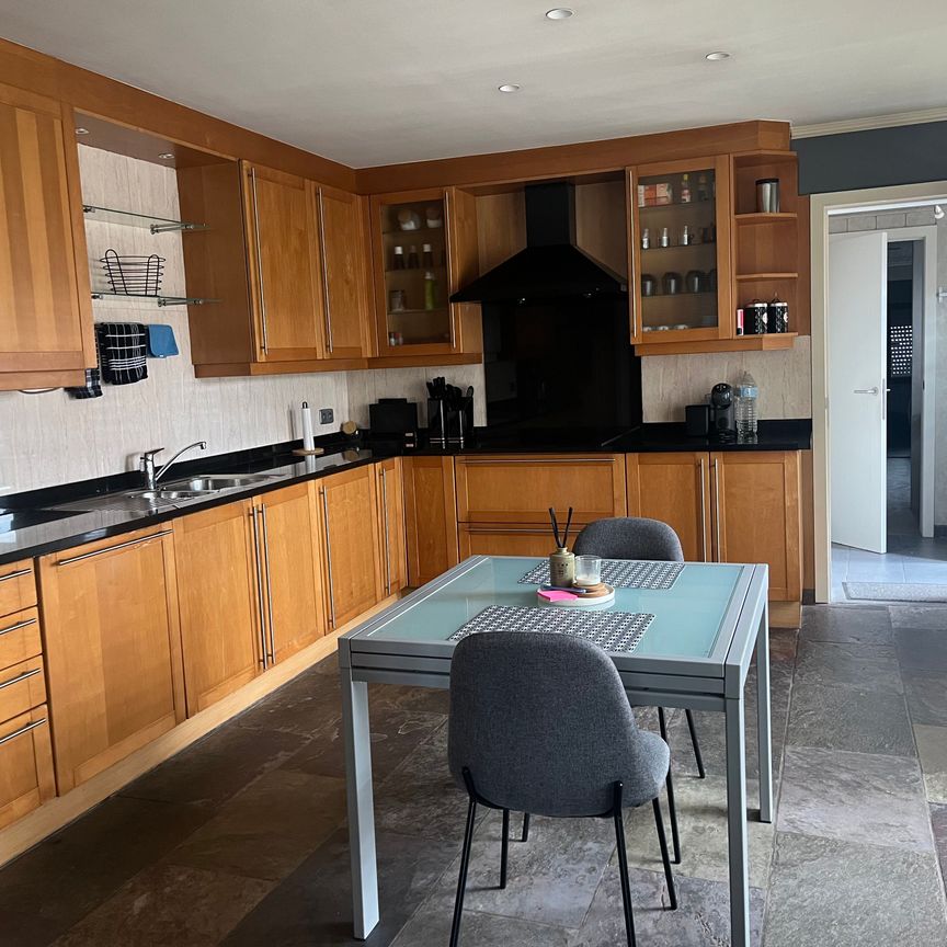 Mooie alleenstaande gezinswoning met 3 slaapkamers en terras - Photo 1